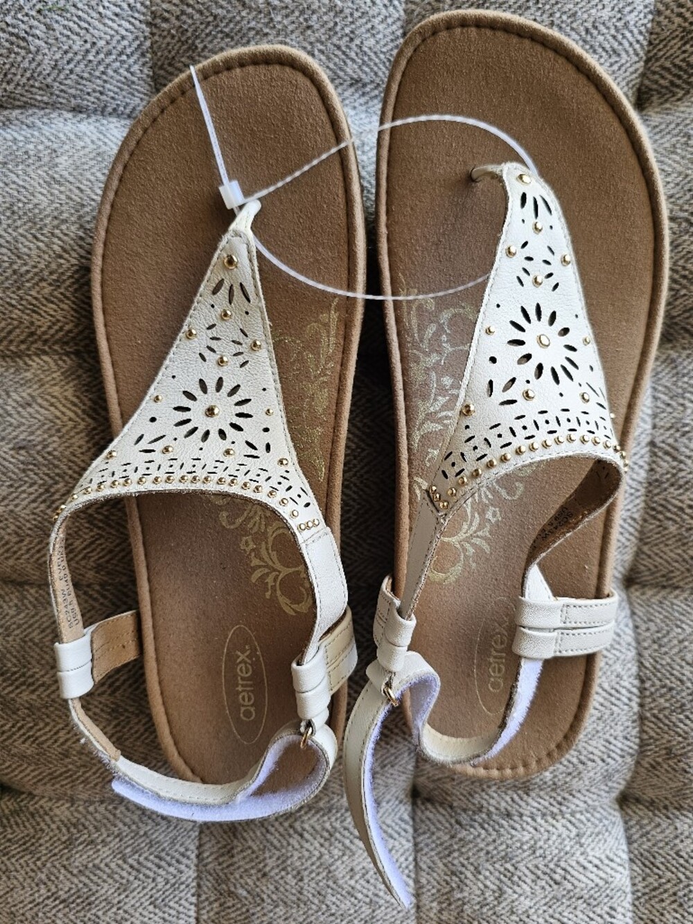 NWT Aetrex Evelyn Thong Sandal Ivory White Color 8